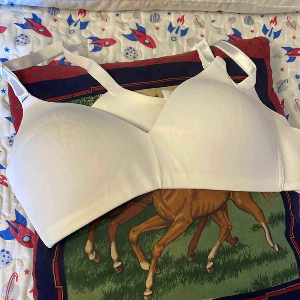 Warners white bra 38B like new - Picture 2 of 4